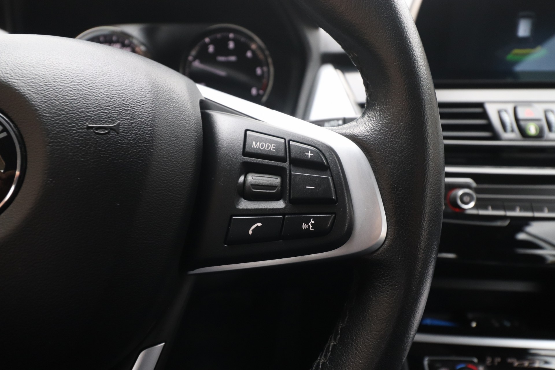 BMW 216 D Gran Tourer Automatik 7-Sjedišta DESIGN SPORTPAKET EXCLUSIVE PLUS Bi-Xenon+FULL-LED Navigacija Parktronic Max-VOLL FACELIFT Virtual Cockpit New Modell 2019