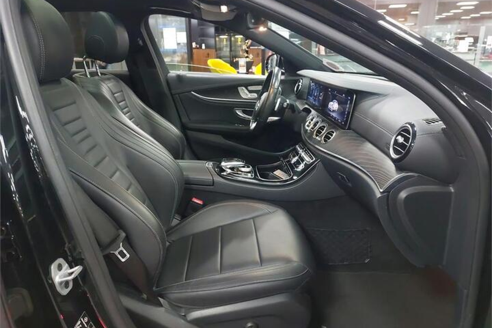 Mercedes-Benz E 220d BlueTEC 4Matic 9G-Tronic 3xAMG LINE SPORTPAKET VIRTUAL COCKPIT FULL-LED PANORAMA 194 KS ParkAssist Kamera 360° Max-Voll -New Modell 2019-