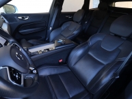 Volvo XC60 2.0 D5 AWD 235 KS Geartronic 3xR-design Exclusive FULL-LED VIRTUAL COCKPIT ACC-System Kamera 360 Navigacija 2xParktronic Max-Voll New Modell 2019
