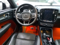 Volvo XC40 2.0 D4 AWD 190 KS Geartronic 3xR-Design FULL-LED VIRTUAL COCKPIT PANORAMA Navigacija Kamera 2xParktronic ACC-System Modell 2019