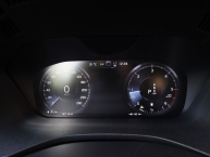 Volvo XC60 2.0 B4 AWD 197KS Geartronic 3xR-Design FULL-LED VIRTUAL COCKPIT Navigacija Kamera 2xParktronic Modell 2021